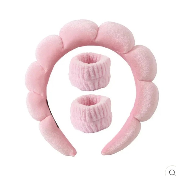 NWT spa headband set with wrist bands. 2 black headband. Target. Box dented - Picture 4 of 7